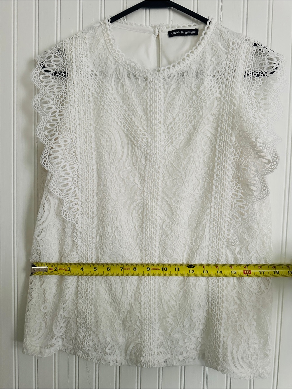 Cable & Gauge White lace blouse with floral embroidery and scalloped edges - Picture 3 of 11